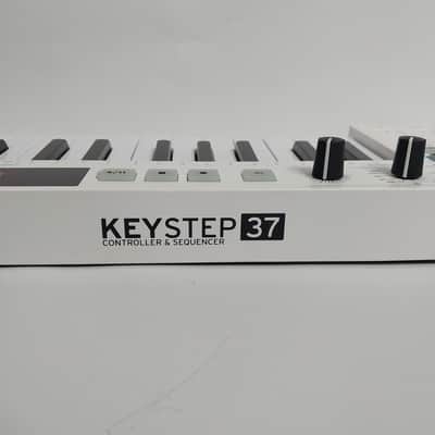 Arturia Keystep 37 USB/MIDI/CV Audio Recording Keyboard Controller & Sequencer - White image 9