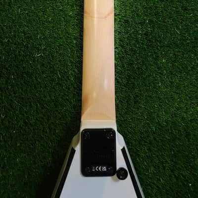 Jackson JS Series JS32 King V with Rosewood Fretboard 2013 - 2018 - White with Black Bevels image 8