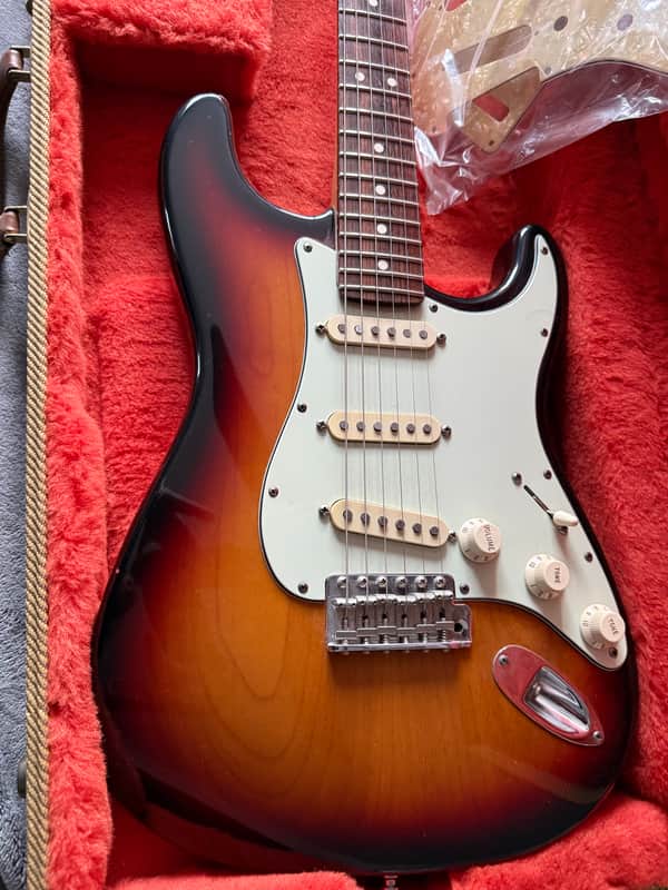 Fender Bonnie Raitt US Signature Stratocaster 1995 - 2002 - 3-Color Sunburst image 1