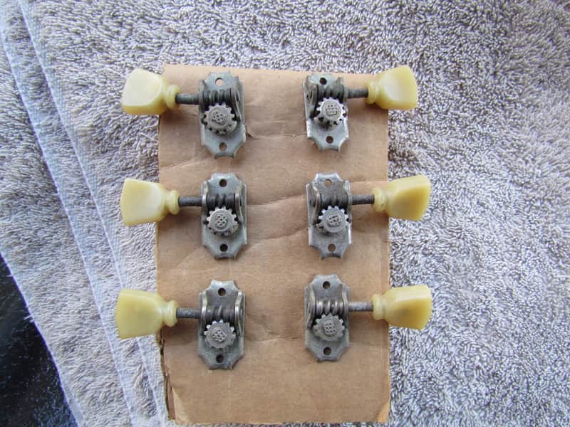 Gibson Open Back Tuners W/Keystone Buttons 1940's Set Of 6 Vintage Gibson 3 Per Side Tuners image 1