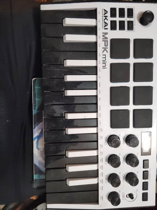 Akai MPK Mini MkIII 25-Key MIDI Controller image 1