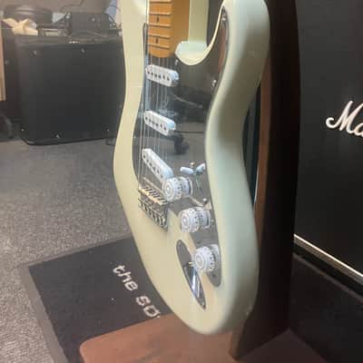 Fender Nile Rodgers Signature Hitmaker Stratocaster 2022 - Present - Olympic White image 4
