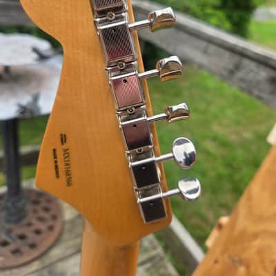 2018 Fender Classic player 60s stratocaster - Gloss polyurethane W/gig bag and extras image 9