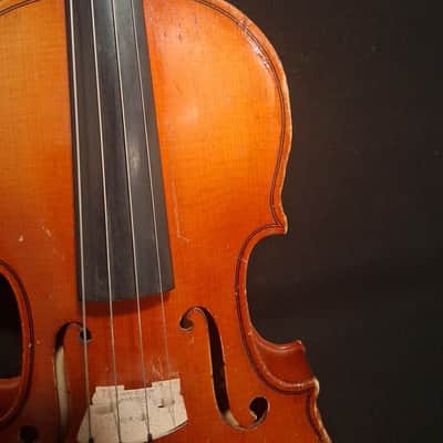 Suzuki 3/4 Violin w/case, bow, and rosin image 7