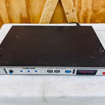 Klark Teknik DN716 Digital Delay Line Unit 1 input, 3 outputs - Tested & Working image 2