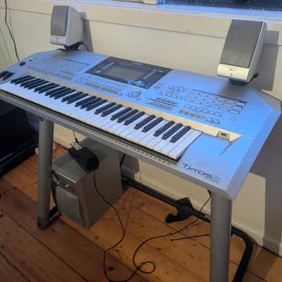 Yamaha Tyros2 61-Key Arranger Workstation Keyboard 2005 - Silver