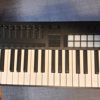 Novation Launchkey 61 MKIV MIDI Keyboard Controller 2024 - Present - Black image 5