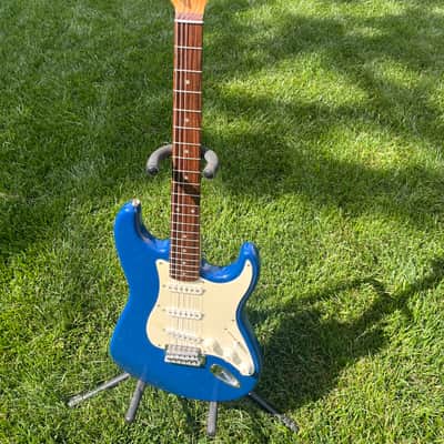Squier stratocaster 2000 - Electric Blue image 1