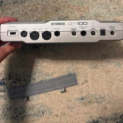 Yamaha QY100 Sequencer 1996 - 2002 - Silver image 3
