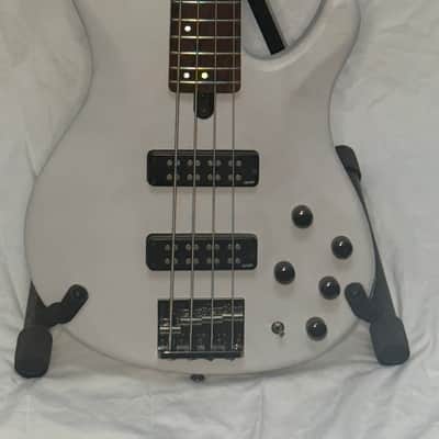 Yamaha TRBX504 4-String Bass with Rosewood Fretboard 2019- Transparent White image 3