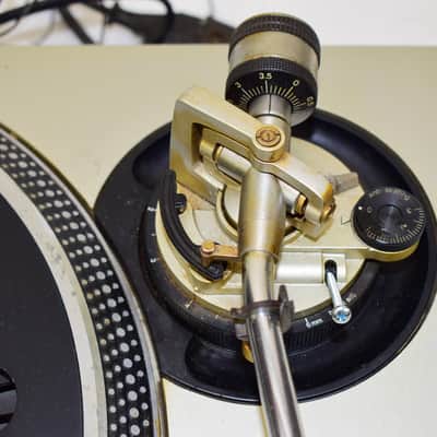 Technics SL-1200MK2 Direct Drive Turntable w/ Odyssey Road Case image 9