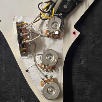 Fender Noiseless Stratocaster Pre Wired Pickguard - White/White image 6
