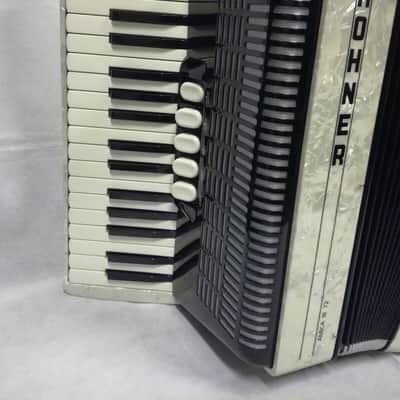 Hohner AKKORDEON Amica III 72 Design I, 34 Tasten, 72 Bässe + original KOFFER mit TROLLEY  weiß image 6
