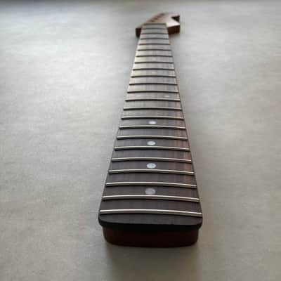Roasted Maple / Rosewood Stratocaster neck - Nitro Satin - SS Frets - Bone nut image 4