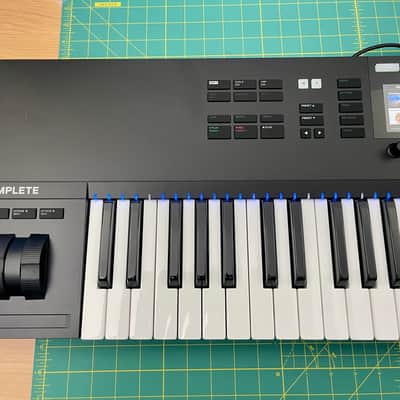 Native Instruments Komplete Kontrol S61 Mk2 2010s - Black image 3
