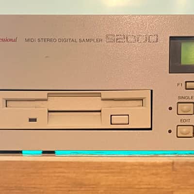 Akai S2000 MIDI Stereo Digital Sampler 90’s 100% fully working order no disc image 3