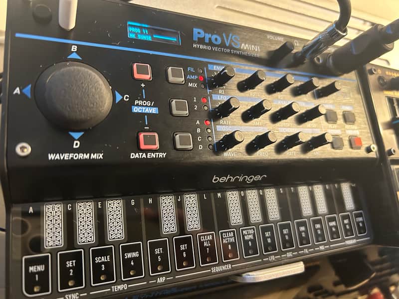 Behringer Pro VS Mini 4-Voice Hybrid Vector Synthesizer