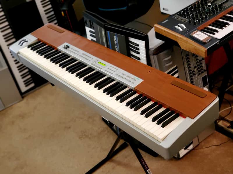 MUST SEE!!! SUZUKI SS100 STAGE PIANO FULLY INSPECTED, SERVICED AND IN AMAZING CONDITION! image 1