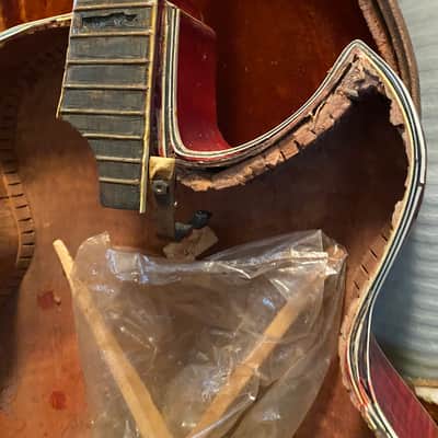 D'Angelico new yorker     basket case 1950's stained red image 1