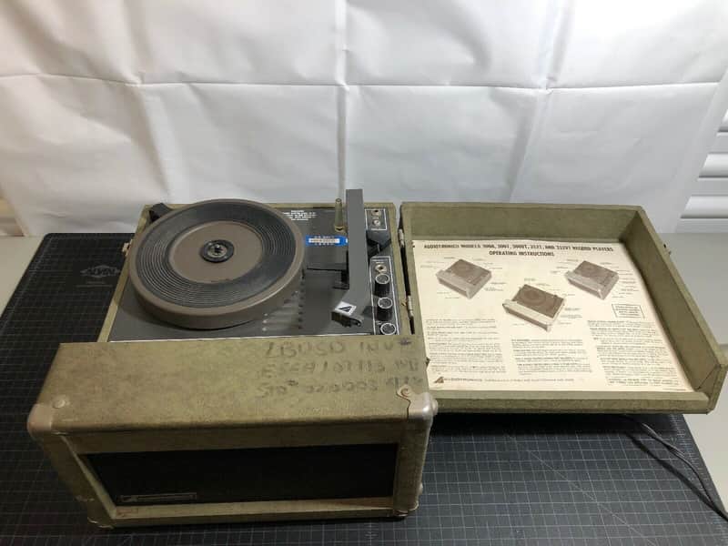 AUDIOTRONICS 300T Vintage Portable Record Player Built-In Speaker RPM Works image 1