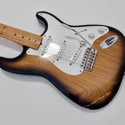 Fender Limited Edition 40th Anniversary 1954 Reissue Stratocaster with Maple Fretboard 1994 - 2-Color Sunburst image 3