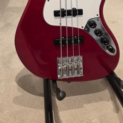 Fender Deluxe Active Jazz Bass 1998 - 2015 - Candy Apple Red image 2