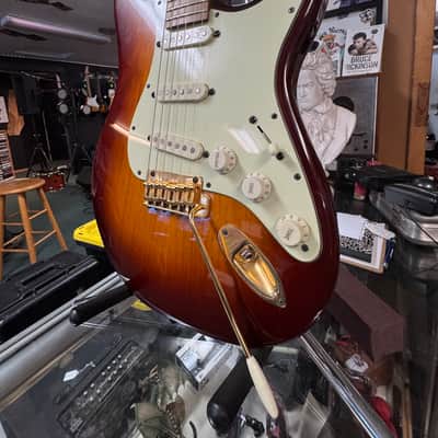 Custom Strat copy 2000’s - Cherry sunburst image 2