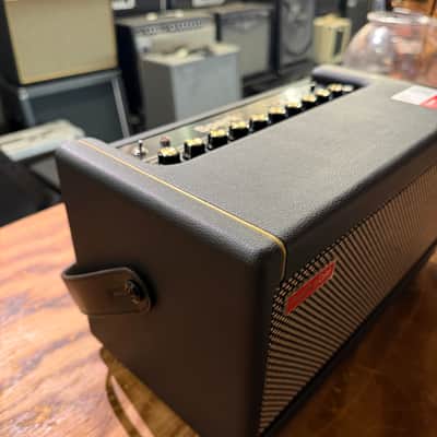 Positive Grid Spark 40 40-Watt 2x4" Modeling Guitar Combo w/ Carry Case image 2
