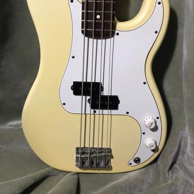 Fender P bass MIM. MIA pickups. 1991-2001 Mexico Precision. (Buttercream?) image 3