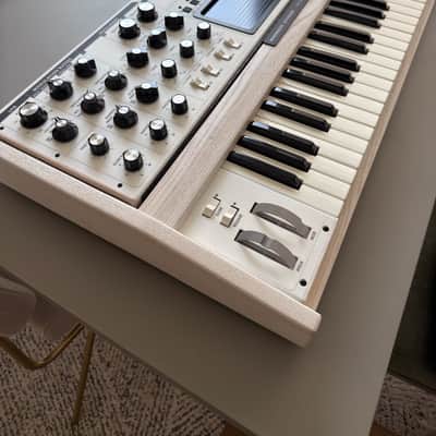 Moog Minimoog Performer Voyager - Limited Edition White 2013 - Limited Edition White image 13