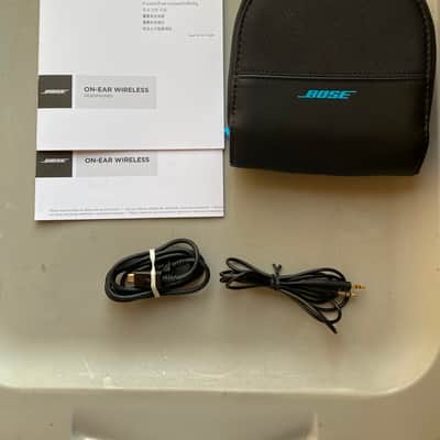 Bose Soundlink On Ear Wireless Headphones image 11