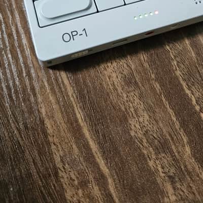 Immagine Teenage Engineering OP-1 Portable Synthesizer Workstation 2011 - Present - White - 2