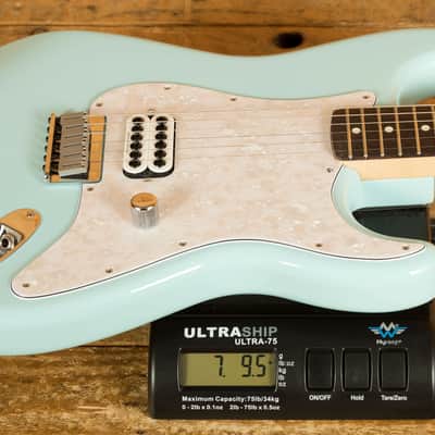 Fender Tom DeLonge Stratocaster - Rosewood - Daphne Blue image 8