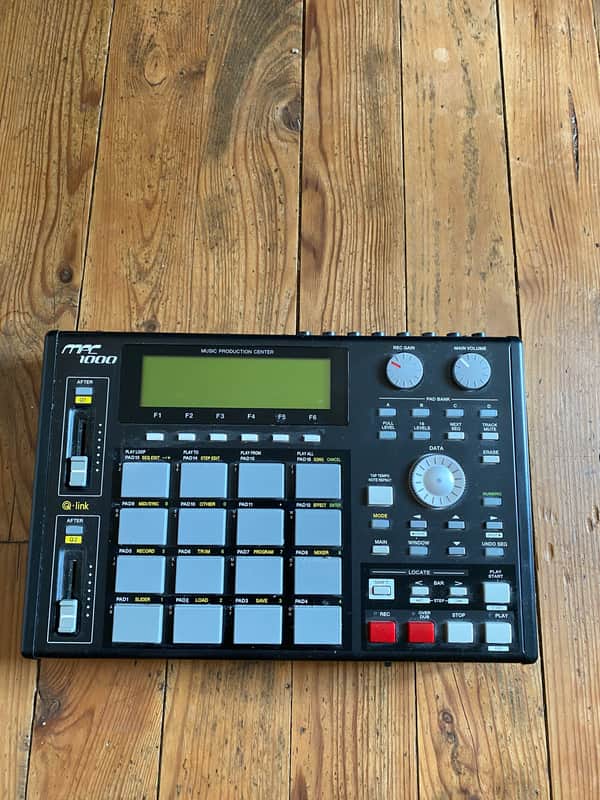 Akai MPC1000 Black w/ JJOS + 2gb memory card Bild 1
