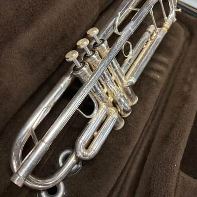 Bach Stradivarius Trumpet Model 37, Silver Finish image 2