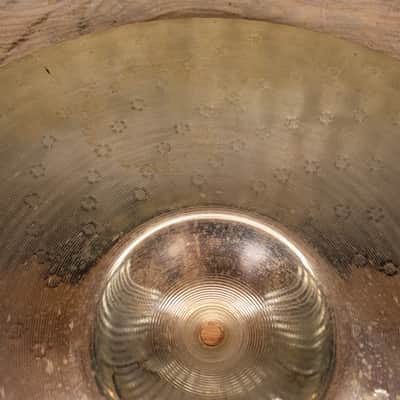 Zildjian 18" Medium Crash image 11