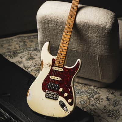 Luxxtone Choppa S Heavy Aging HSS-Vintage White w/Tortoise Pickguard & 1-Piece Roasted Flame Maple Neck image 2