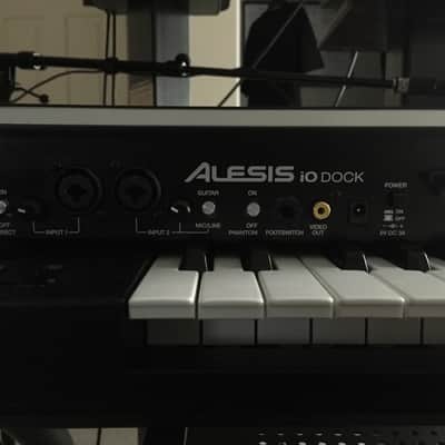 Alesis iO Dock I with iPad and Belkin iPad case. image 3