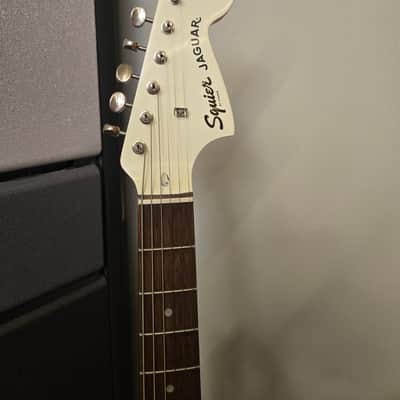 Squier Classic Vibe '60s Jaguar 2022 - Olympic White with Matching Headstock image 4