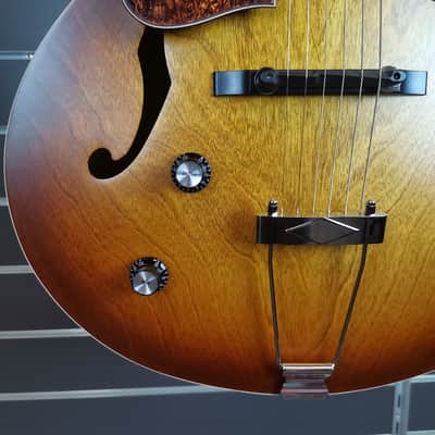 Godin 5th Avenue Kingpin Cognac Burst Left Handed 037728 image 6