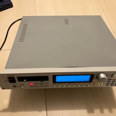 Akai S3000XL MIDI stereo digital sampler