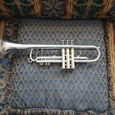 Very Nice Bach Stradivarius Model 37 Trumpet with Case image 2