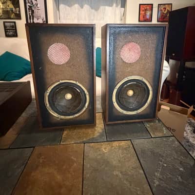 KLH Model 32 speakers in great condition - 1970's image 2