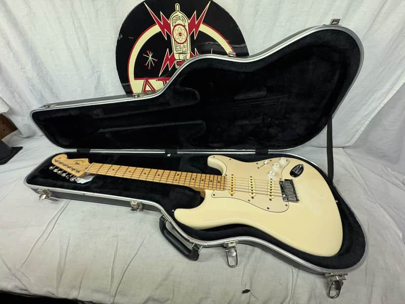 Fender American Standard Stratocaster Guitar with Case 2005 - Olympic White / Maple neck image 1