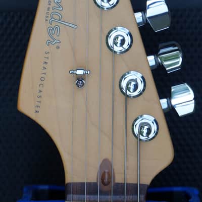 2001 Fender American Stratocaster Left-Handed with Rosewood Fretboard 3-Color Sunburst image 5