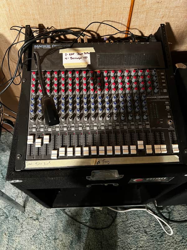 Mackie 1604-VLZ Pro 16-Channel Mic / Line Mixer | Reverb