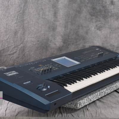 KORG TRITON Extreme Music workstation Synthesizer in Very Good Condition. image 2