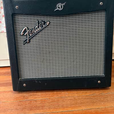 Fender Mustang I V.2 20W Guitar Amplifier Amp – Excellent Working Condition image 2