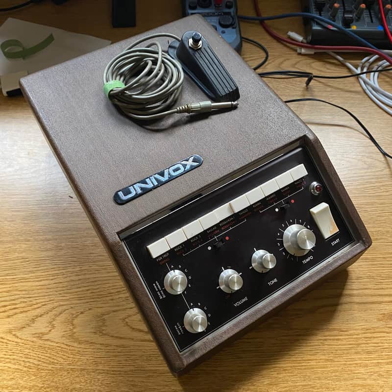 Univox SR-55 analog drum machine image 1