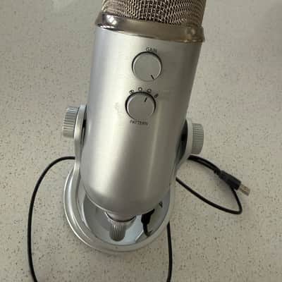 Blue Yeti Multipattern USB Microphone 2010s - Blackout image 3